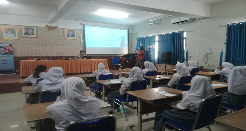 Sosialisasi Kesehatan Reproduksi Remaja : Permasalahan dan Upaya Pencegahan di SMKN 68 Jakarta